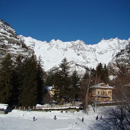 Hotel Lo Scoiattolo Courmayeur Exterior foto