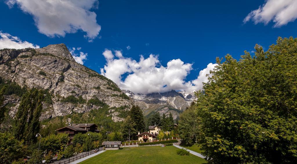 Hotel Lo Scoiattolo Courmayeur Exterior foto