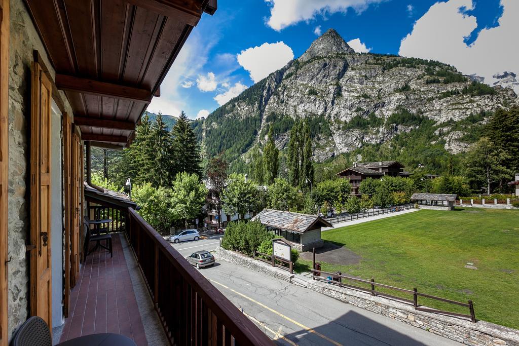 Hotel Lo Scoiattolo Courmayeur Exterior foto