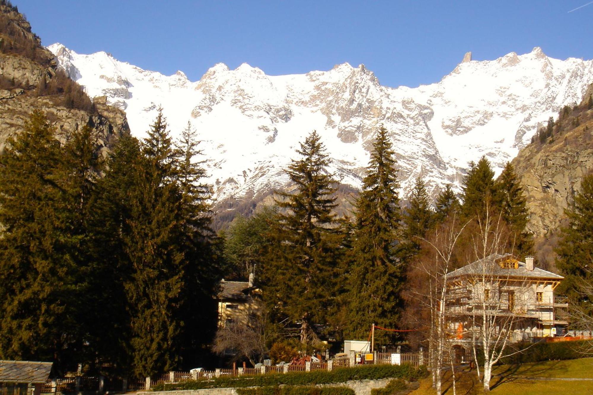 Hotel Lo Scoiattolo Courmayeur Exterior foto
