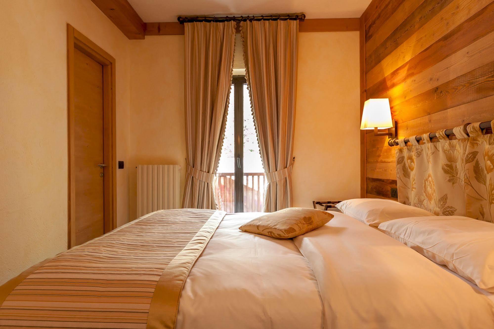 Hotel Lo Scoiattolo Courmayeur Exterior foto