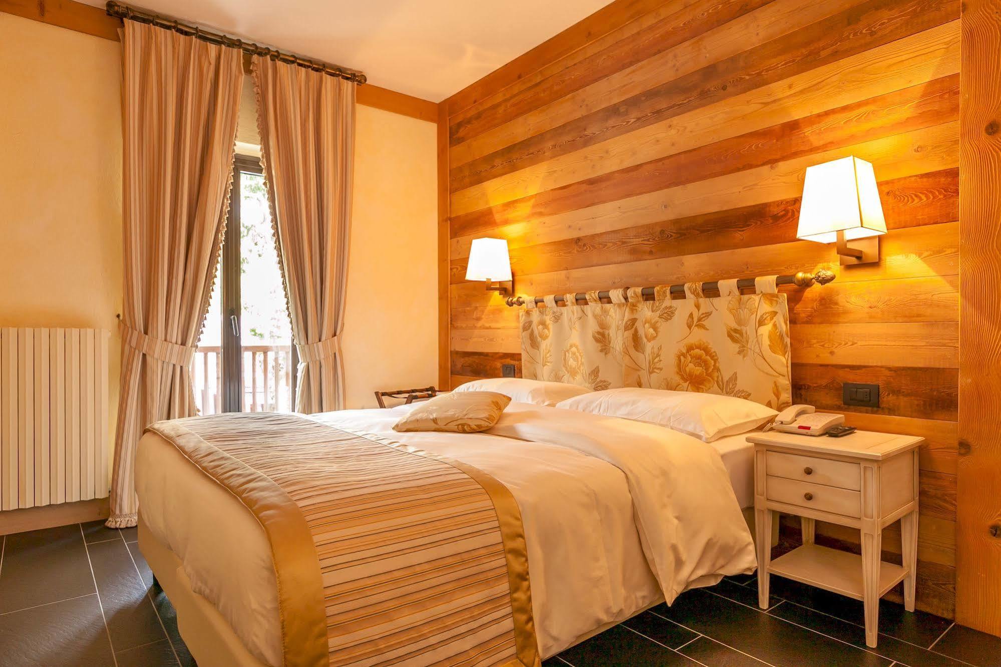 Hotel Lo Scoiattolo Courmayeur Exterior foto