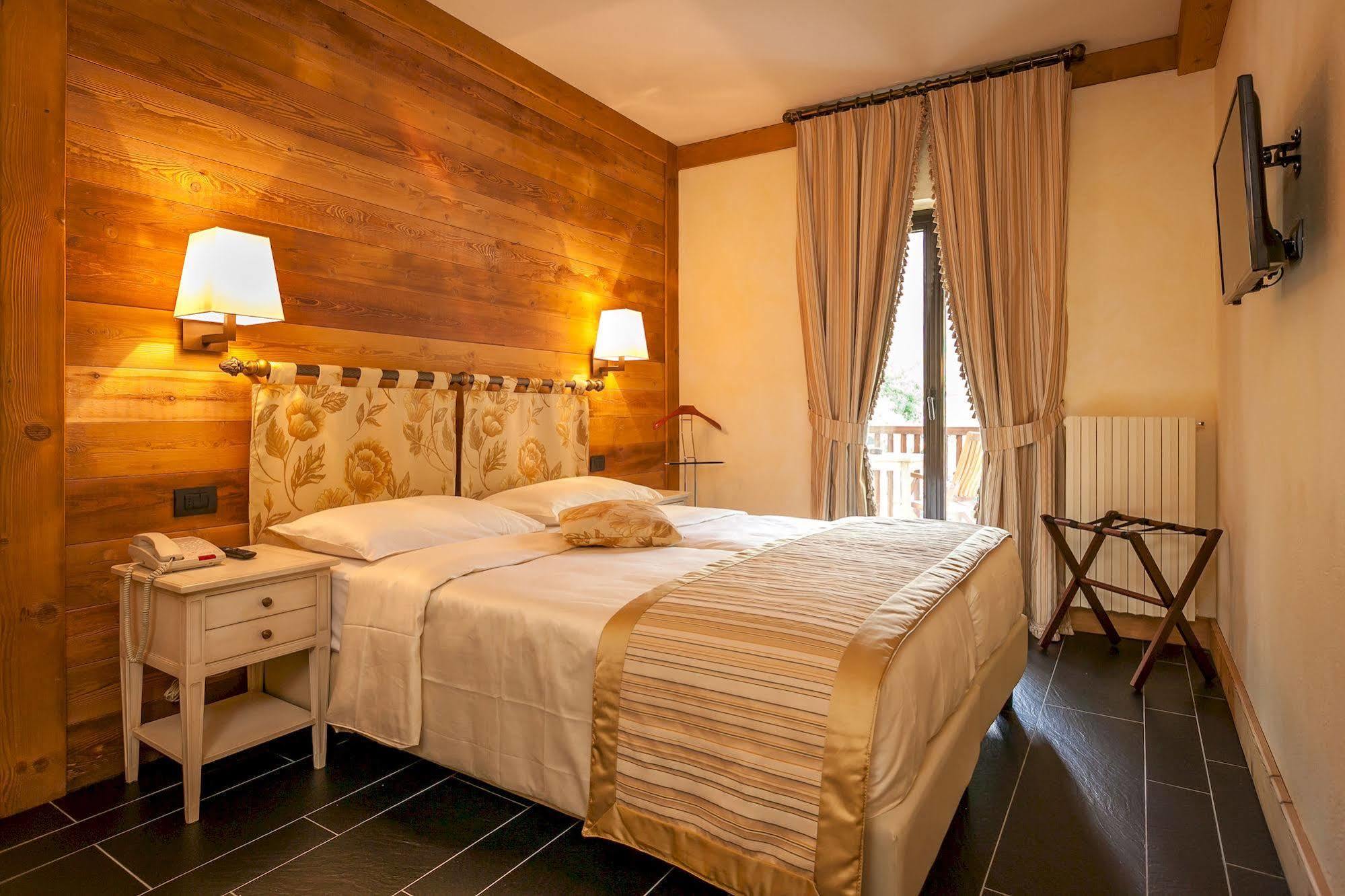 Hotel Lo Scoiattolo Courmayeur Exterior foto